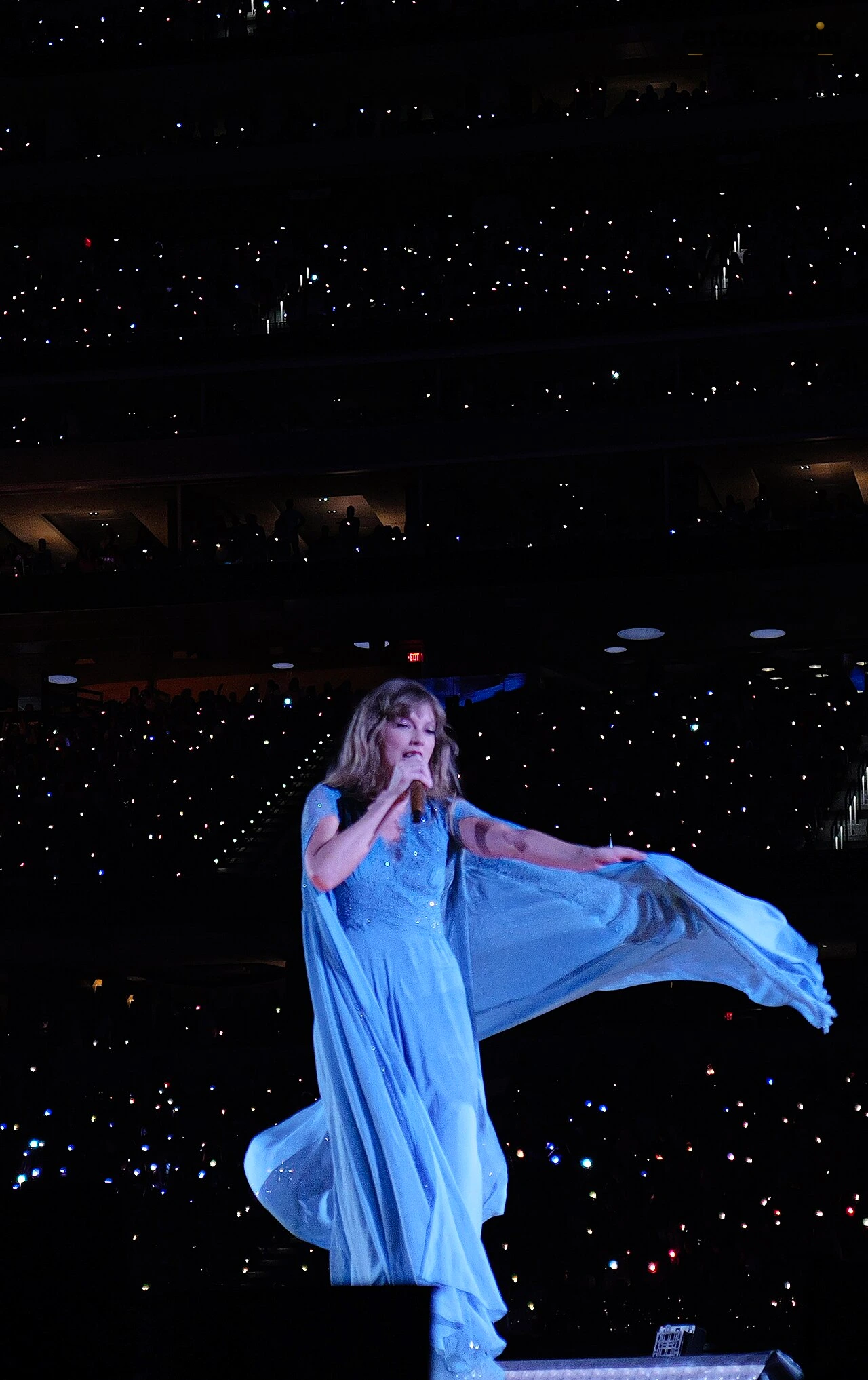 Taylor Swift Showgirl Encore Returns Album to No. 1
